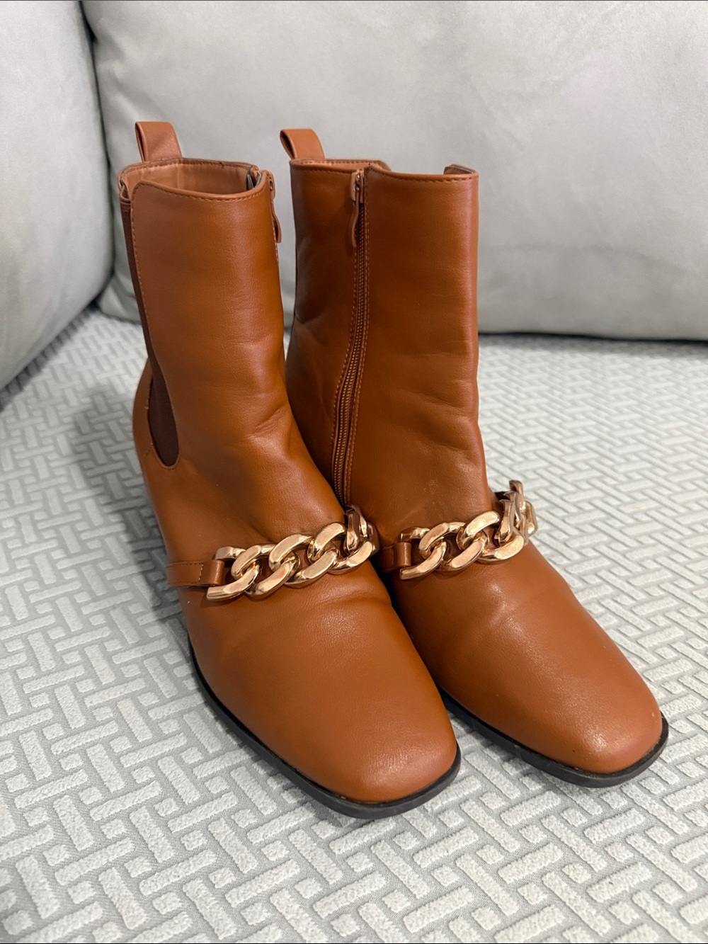 Bamboo Chestnut Gold Link Chain Ankle Round Square Toe Boots 10